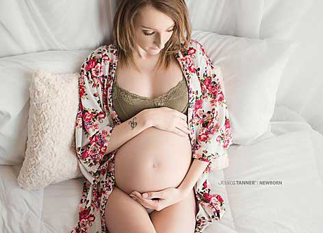 Maternity photographer Hoschton